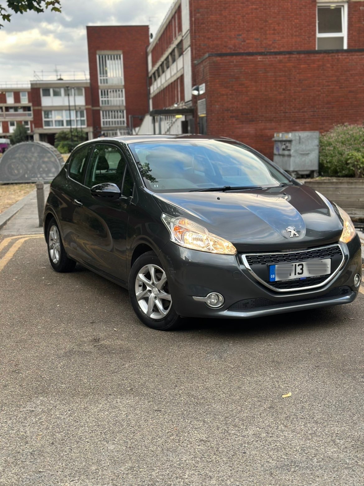 Peugeot 208